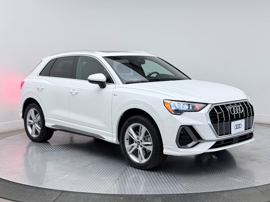 Thumbnail: 2022 Audi Q3 - 4