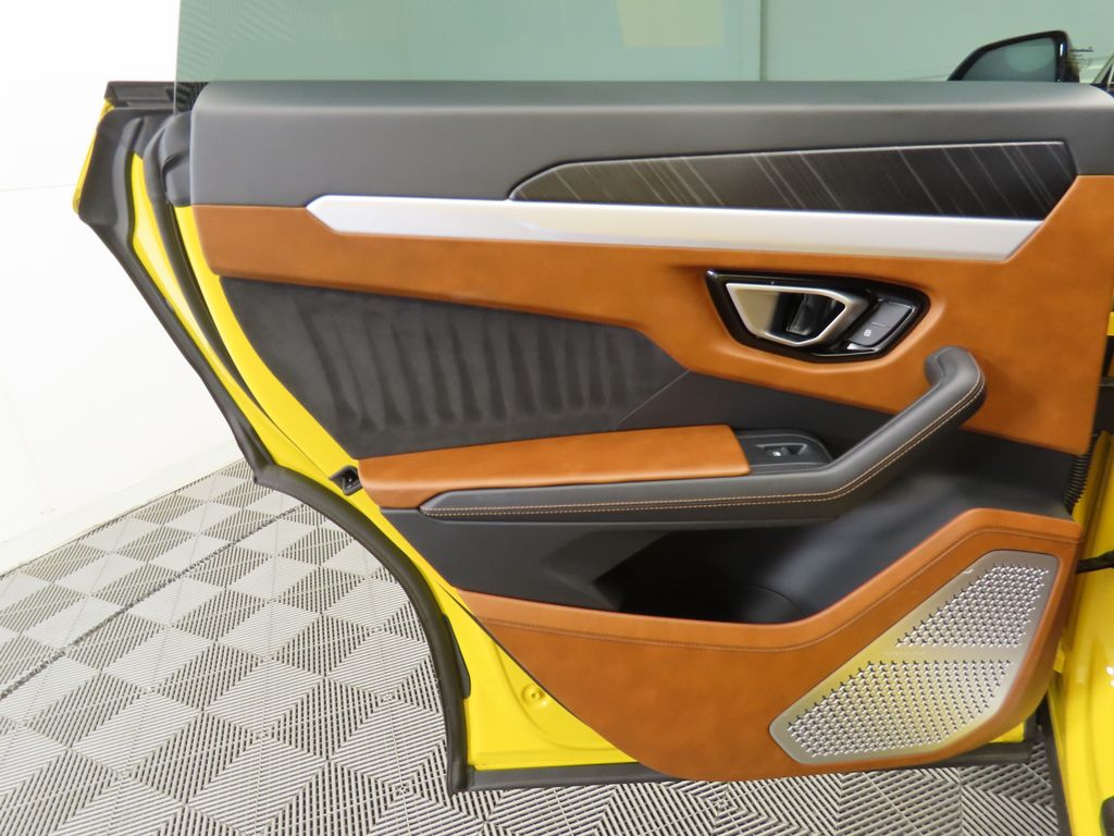 Thumbnail: 2019 Lamborghini Urus - 26