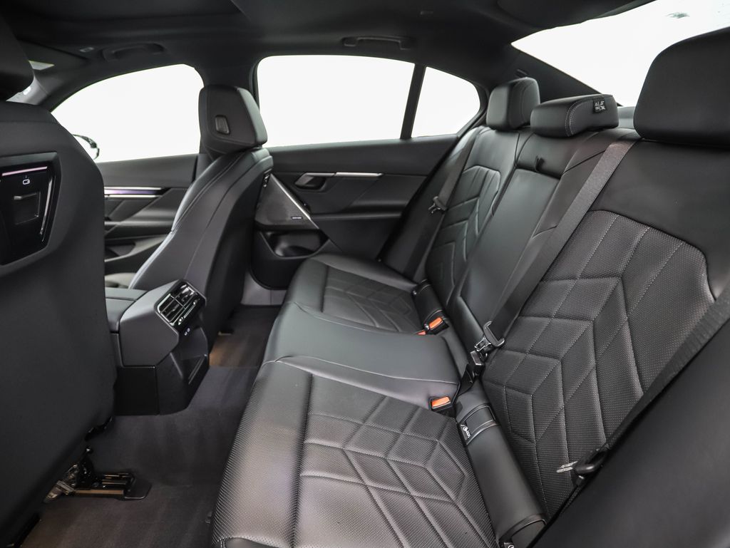 Thumbnail: 2026 BMW i5 - 22