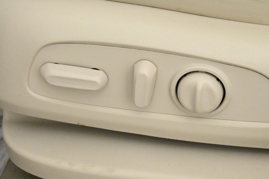 Thumbnail: 2023 GMC Acadia - 31