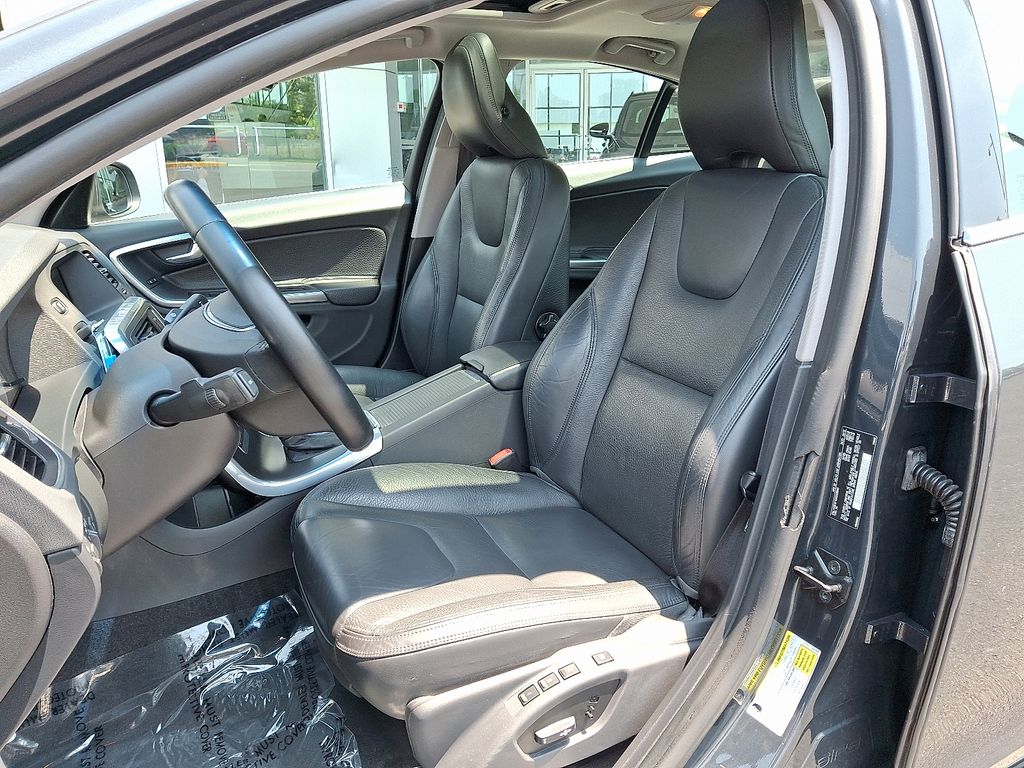 Thumbnail: 2013 Volvo S60 - 14