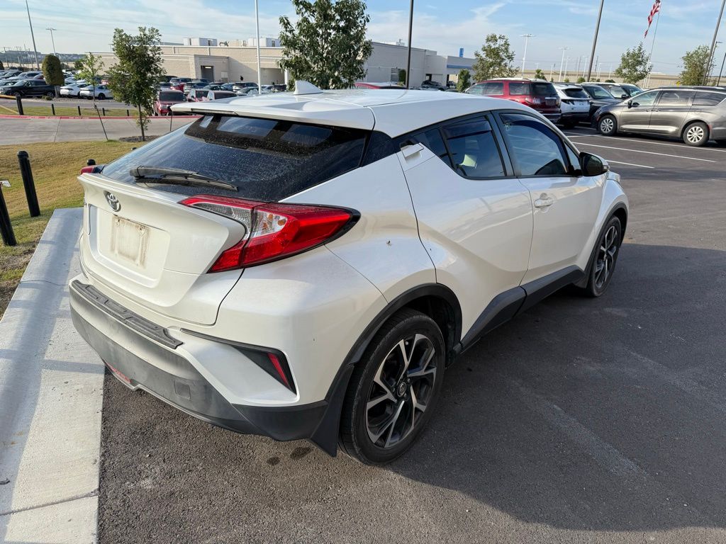 Thumbnail: 2018 Toyota C-HR - 4