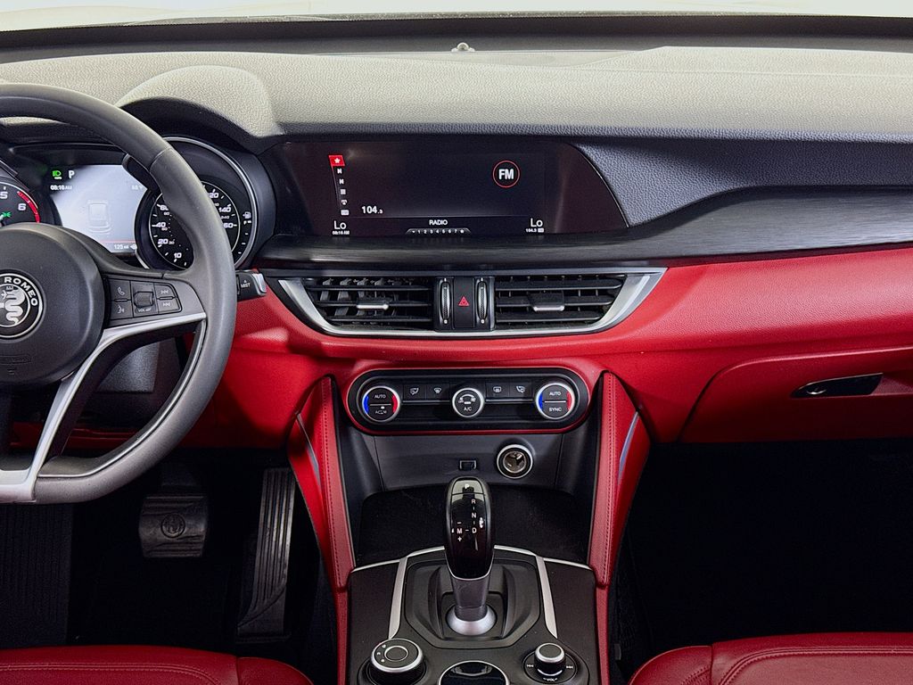Thumbnail: 2018 Alfa Romeo Stelvio - 14
