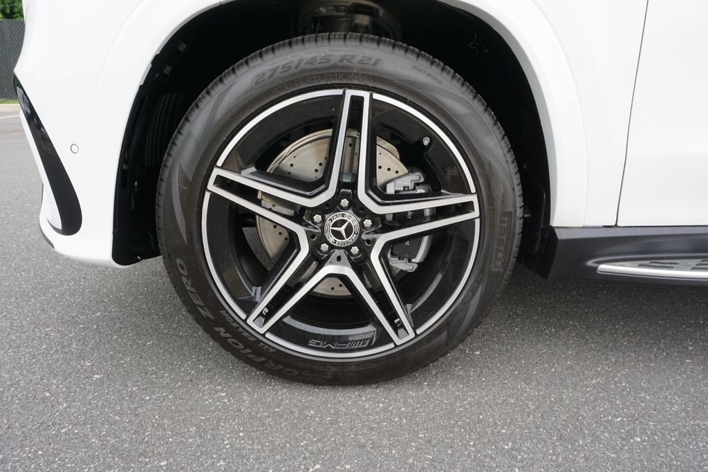 2025 Mercedes-Benz GLS 450 4MATIC 18