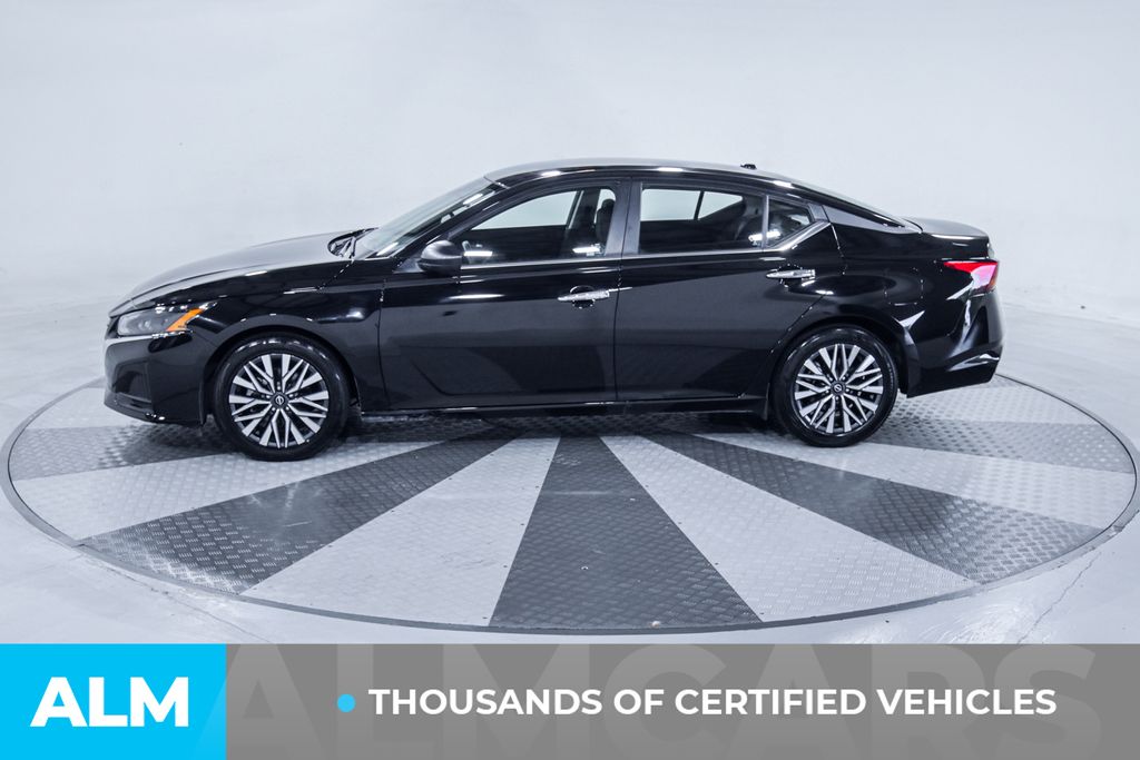 Used 2025 Black Nissan 2.5 SV image 4