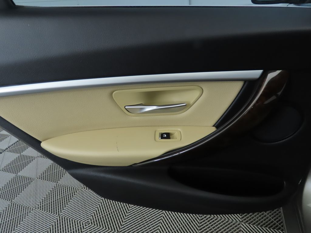 Thumbnail: 2018 BMW 3 Series - 26