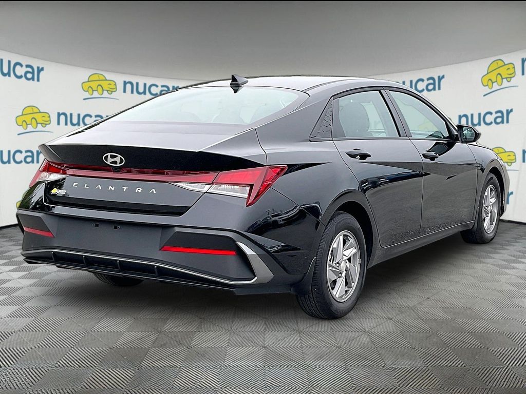 2025 Hyundai Elantra — photo 6
