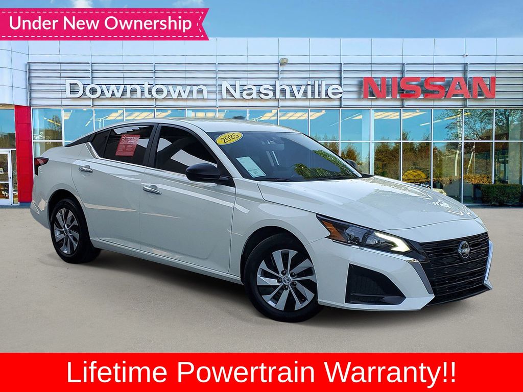 Glacier White 2025 Nissan Altima Sedan Front-Wheel Drive Continuously Variable Transmission
