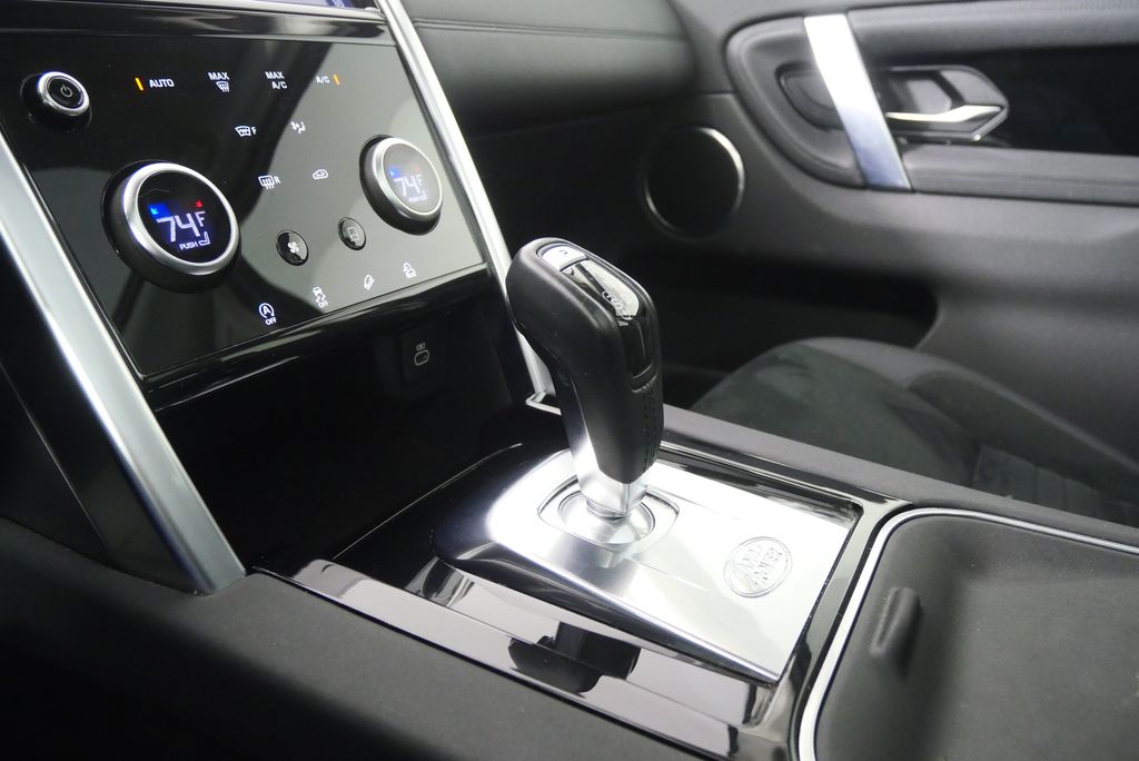 Thumbnail: 2021 Land Rover Discovery Sport - 24
