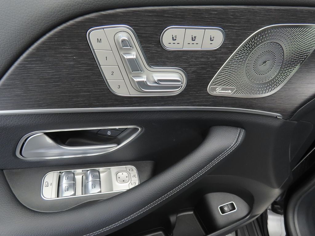 Thumbnail: 2025 Mercedes-Benz GLS - 24