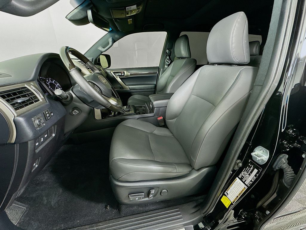 Thumbnail: 2020 Lexus GX - 19