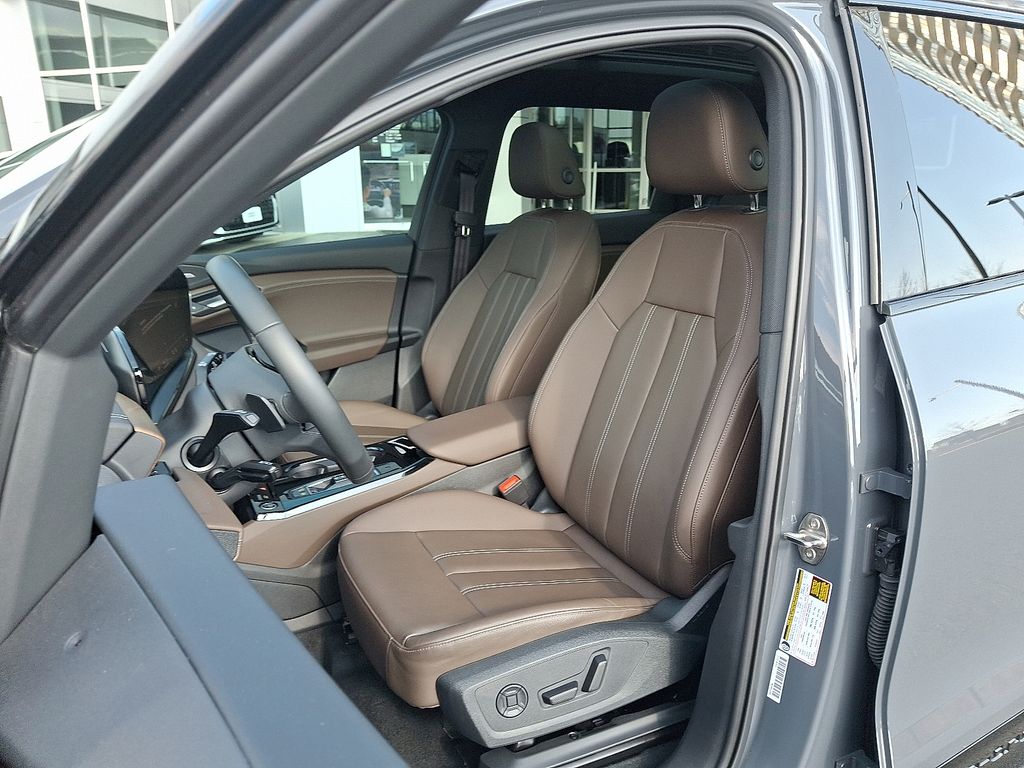 Thumbnail: 2025 Audi Q6 e-tron - 13