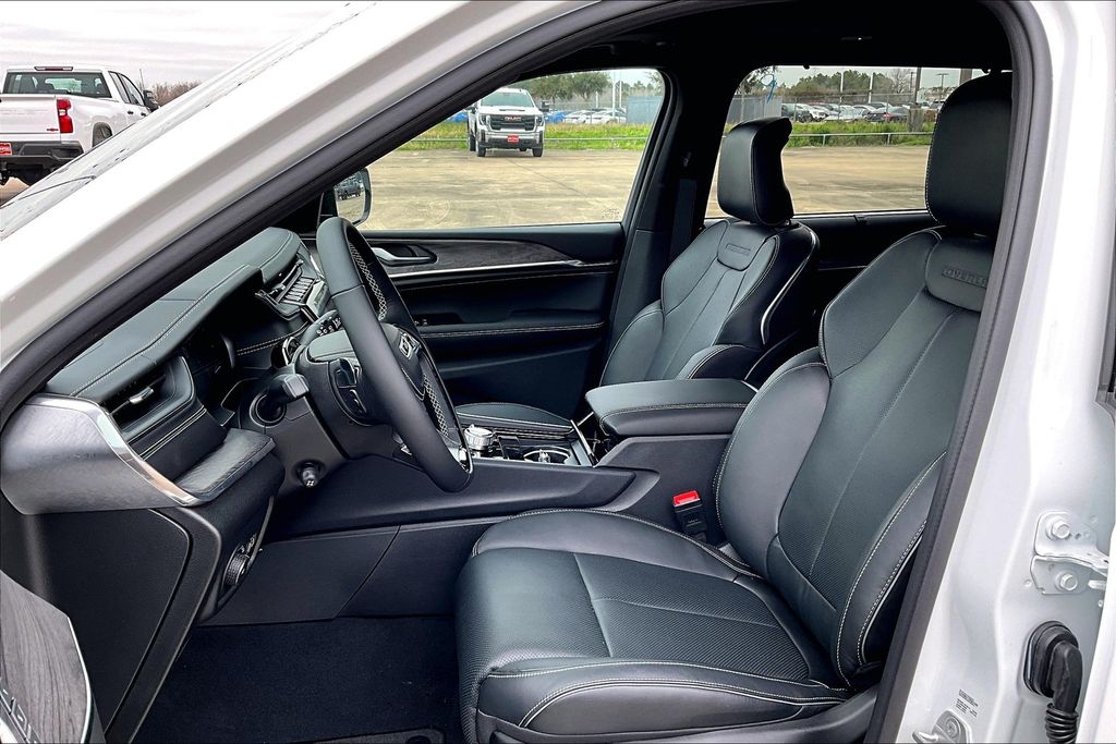 New 2025 Jeep Grand Cherokee L Overland 4D Sport Utility