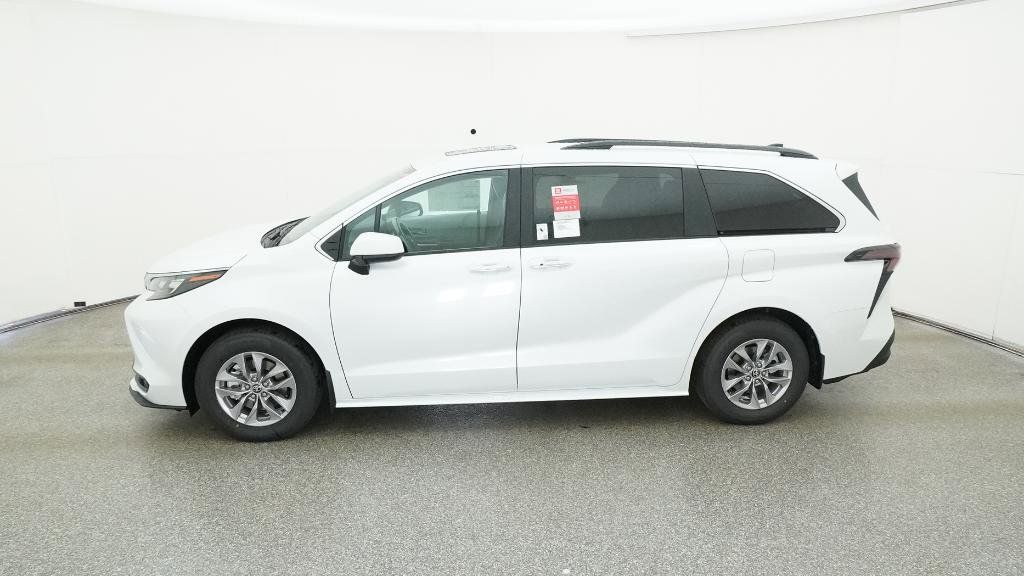 Thumbnail: 2025 Toyota Sienna - 10