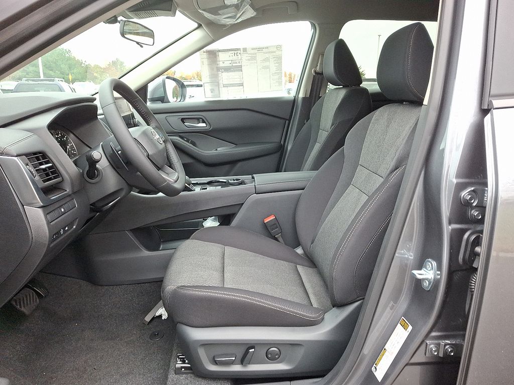 Thumbnail: 2026 Nissan Rogue - 6