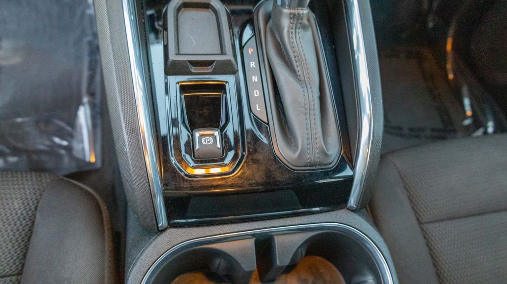 Used 2024 GMC Canyon Elevation 4D Crew Cab