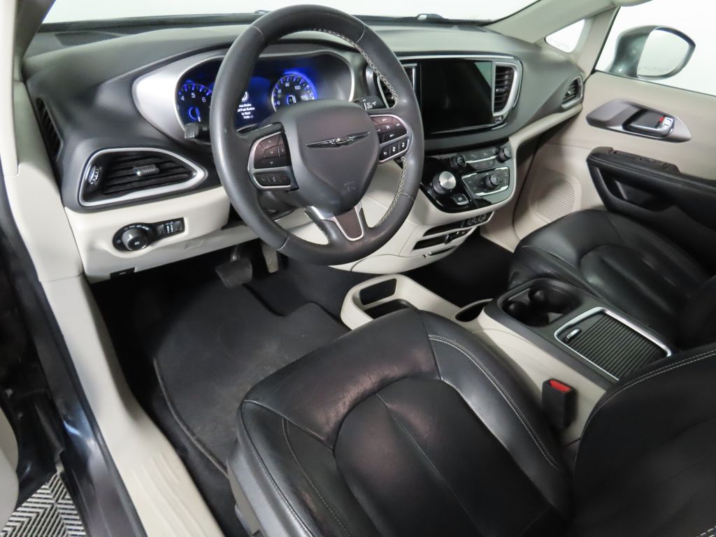 2022 Chrysler Pacifica Touring L 9