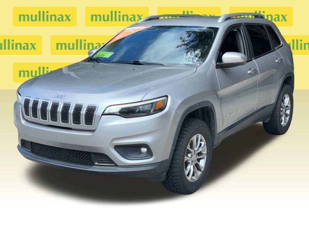 Used 2019 Silver Jeep Latitude Plus image 13