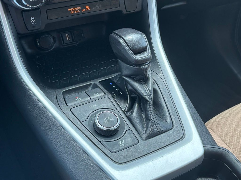 2021 Toyota RAV4 Hybrid XLE photo