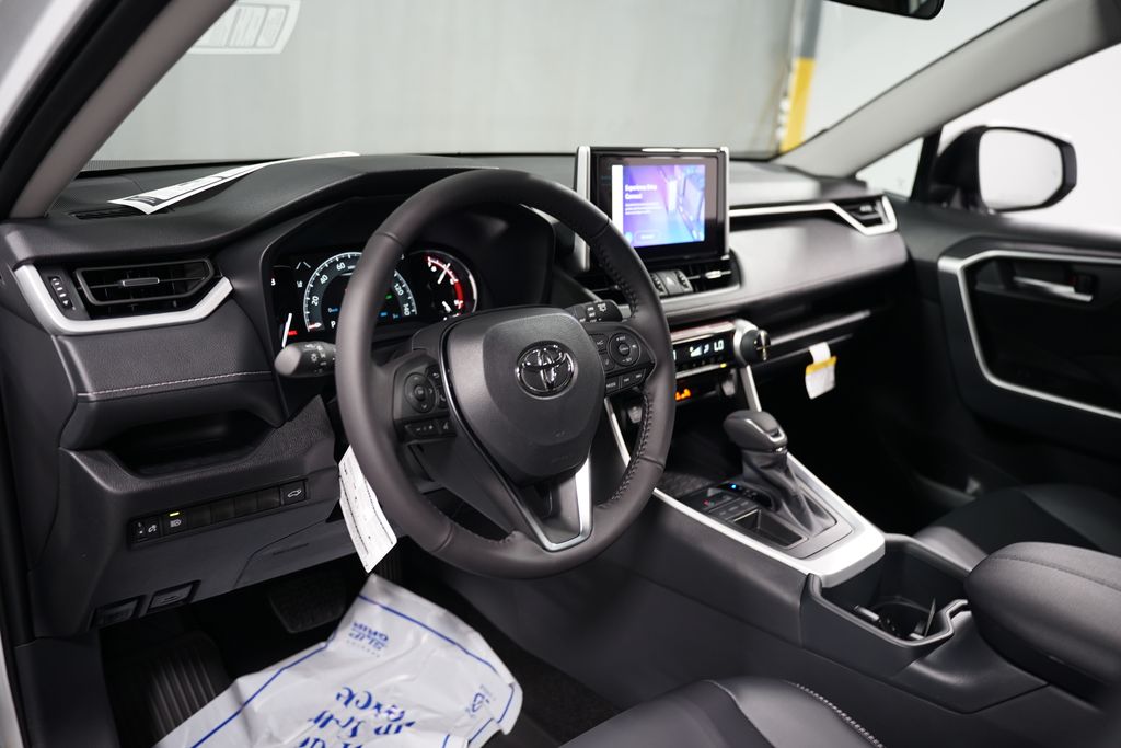 2025 Toyota RAV4 XLE Premium 11
