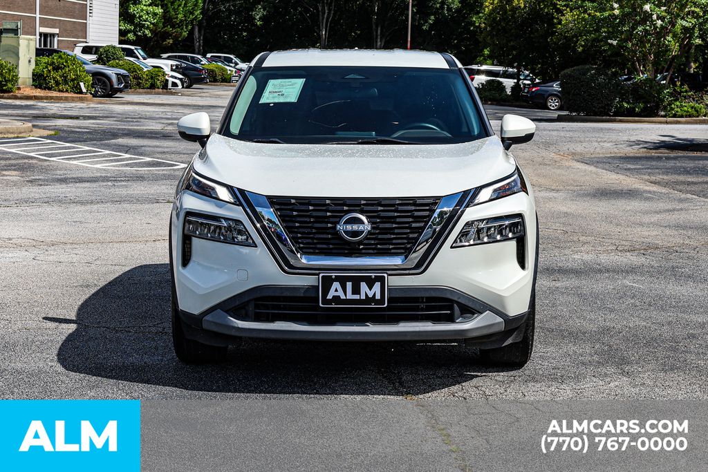Used 2022 White Nissan SV image 11