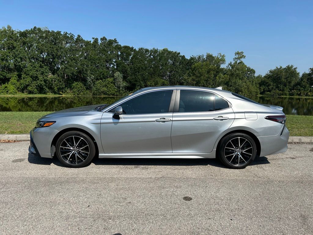 2024 Toyota Camry SE 2