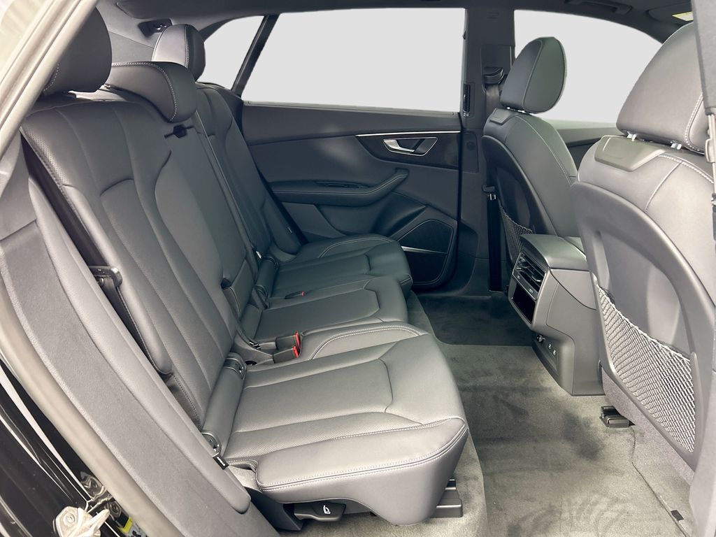 Thumbnail: 2026 Audi Q8 - 21