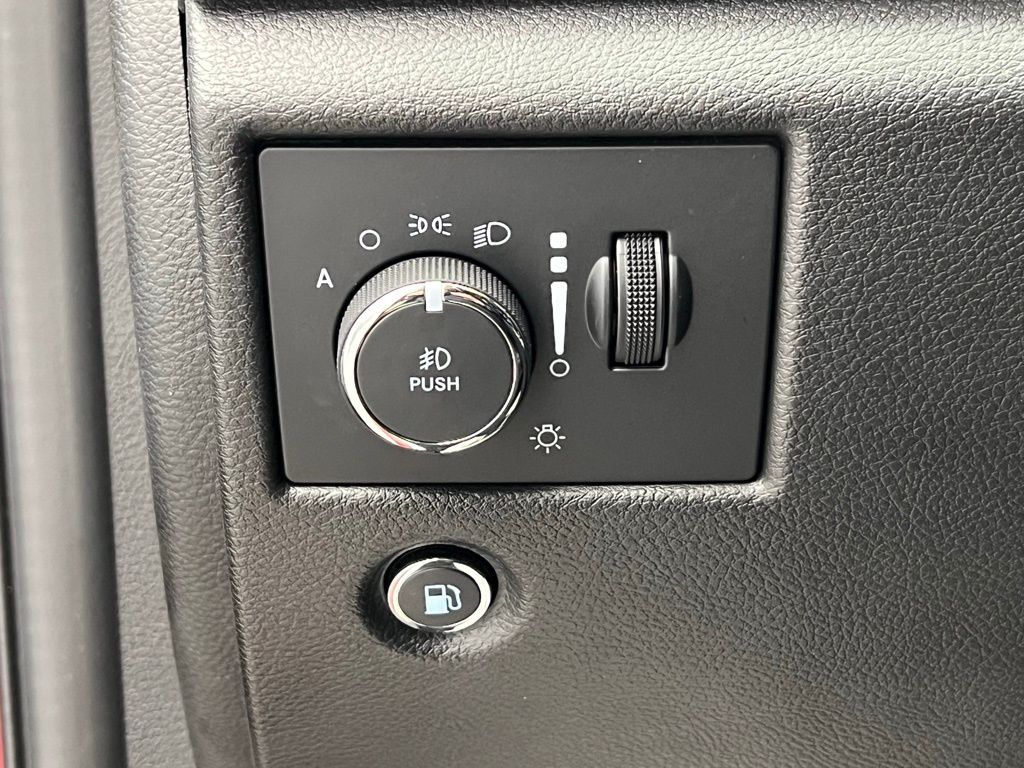 Thumbnail: 2022 Jeep Grand Cherokee - 19