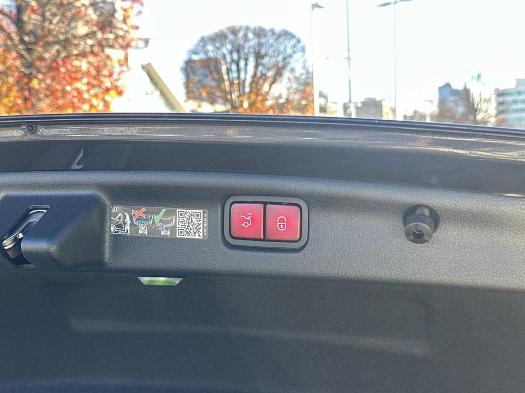 Thumbnail: 2025 Mercedes-Benz C-Class - 30