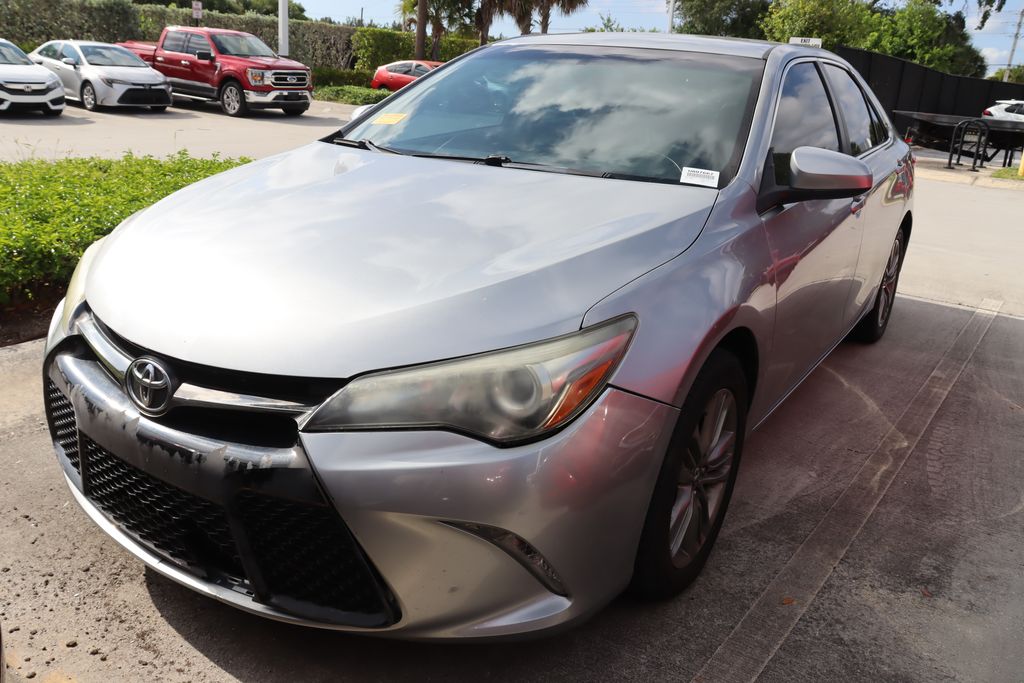 2017 Toyota Camry SE 2