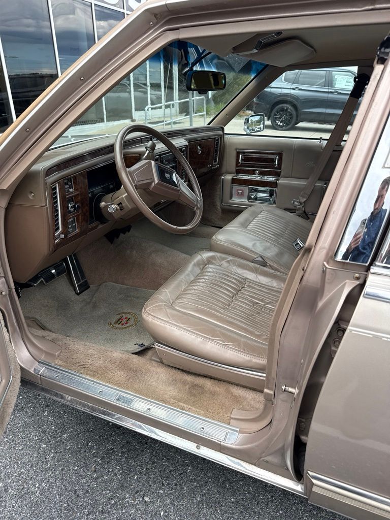 1992 Cadillac Brougham — photo 12
