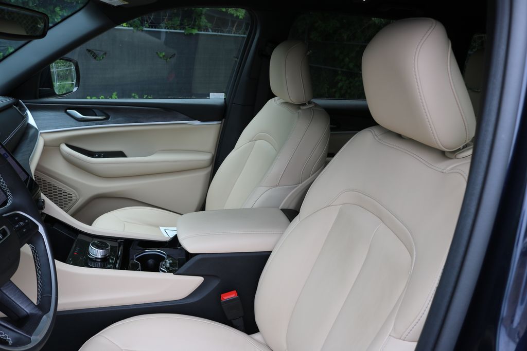 Used Car 2023 Jeep Grand Cherokee  Limited For Sale Under $35,000 In Austin, Texas