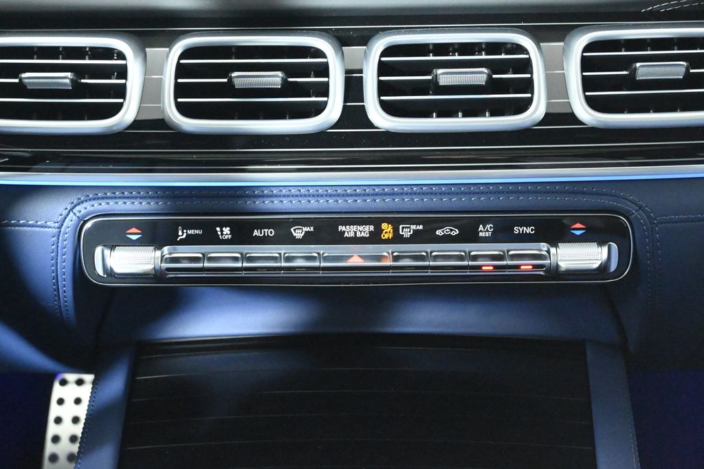 2025 Mercedes-Benz GLS 450 4MATIC 18
