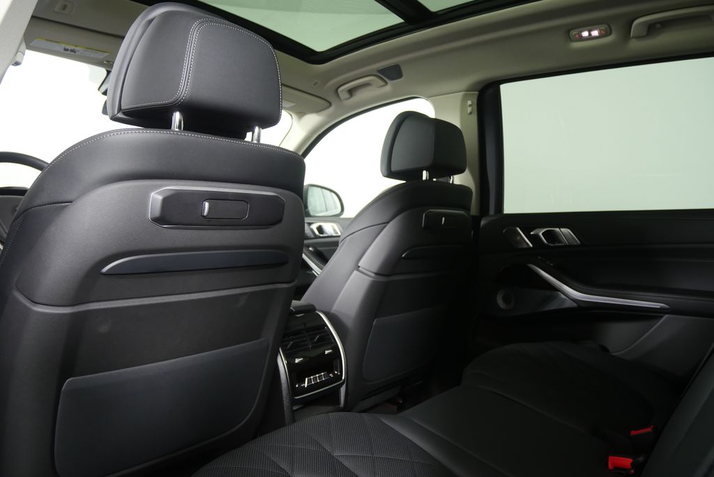 Thumbnail: 2025 BMW X7 - 21