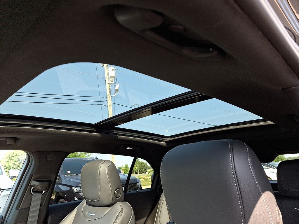 Thumbnail: 2023 Cadillac XT4 - 15