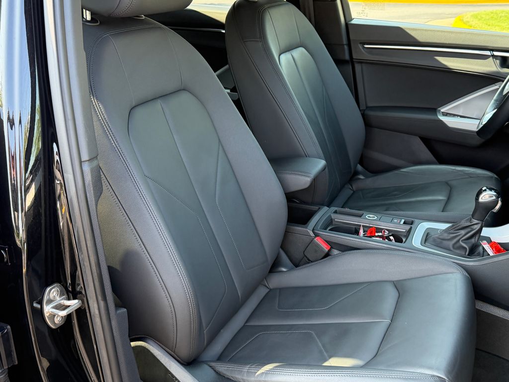 Thumbnail: 2021 Audi Q3 - 10