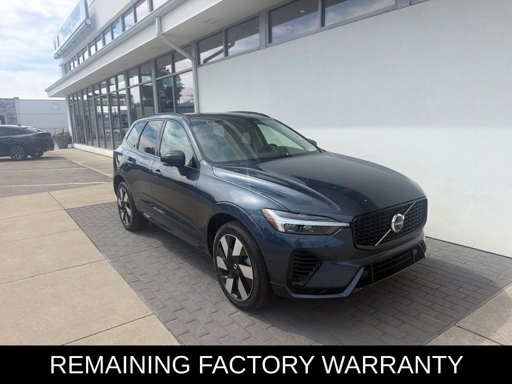 2024 Volvo XC60 Recharge T8 Plus Dark Theme eAWD