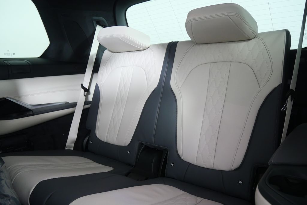 Thumbnail: 2026 BMW X7 - 17
