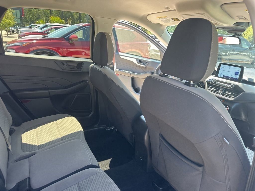 2022 Oxford White Ford Escape SE FWD SUV