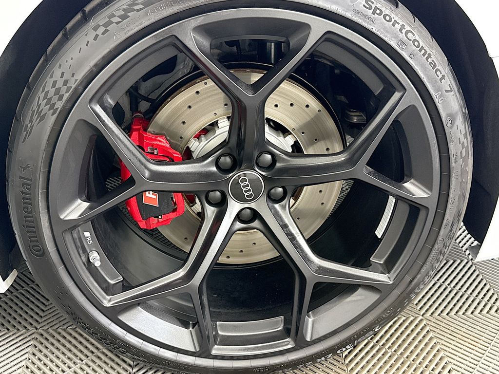 Thumbnail: 2025 Audi RS 6 - 32