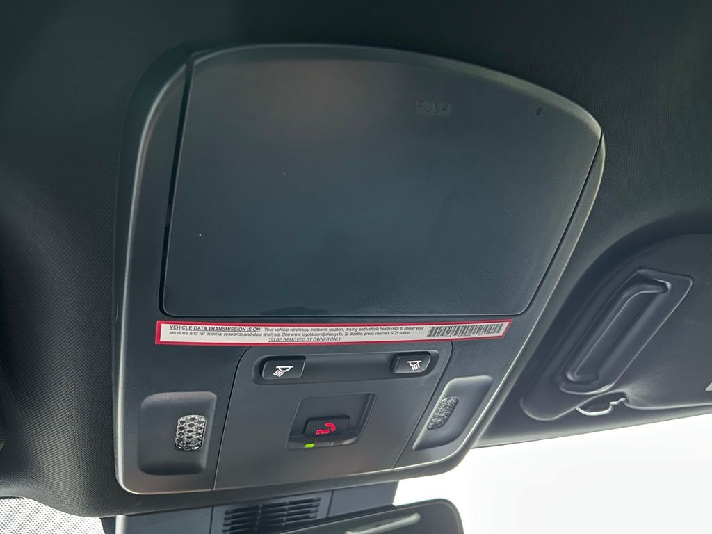 2025 Toyota Camry SE 29