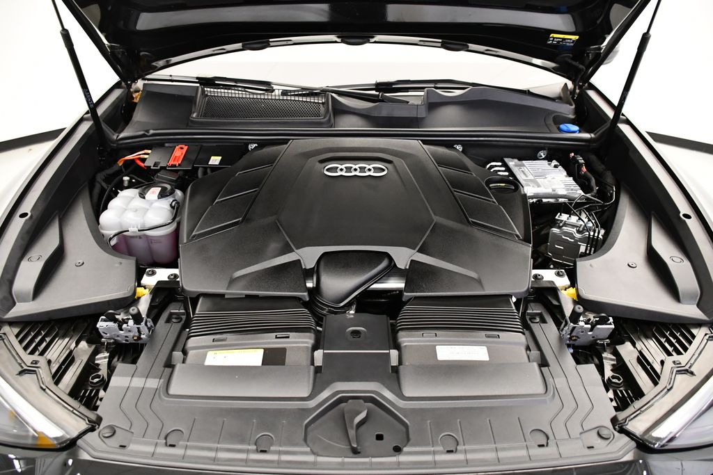 Thumbnail: 2024 Audi Q8 - 10