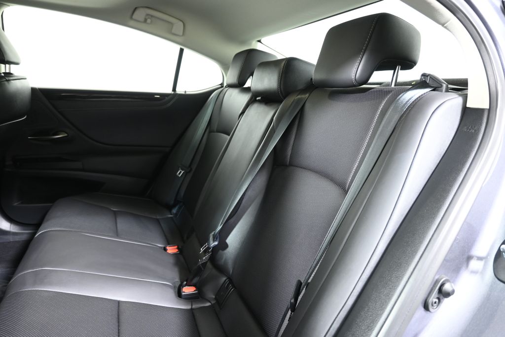 Thumbnail: 2020 Lexus ES - 4