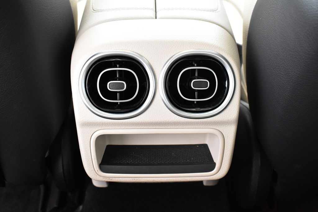 Thumbnail: 2022 Mercedes-Benz C-Class - 31