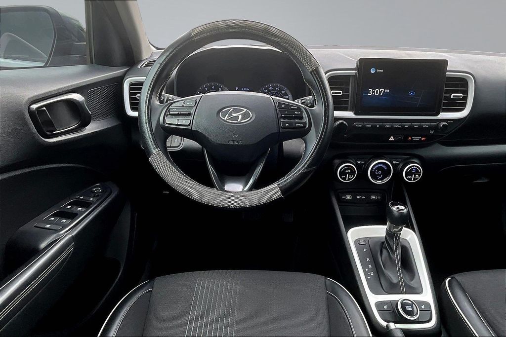 2022 Hyundai Venue Limited - 8