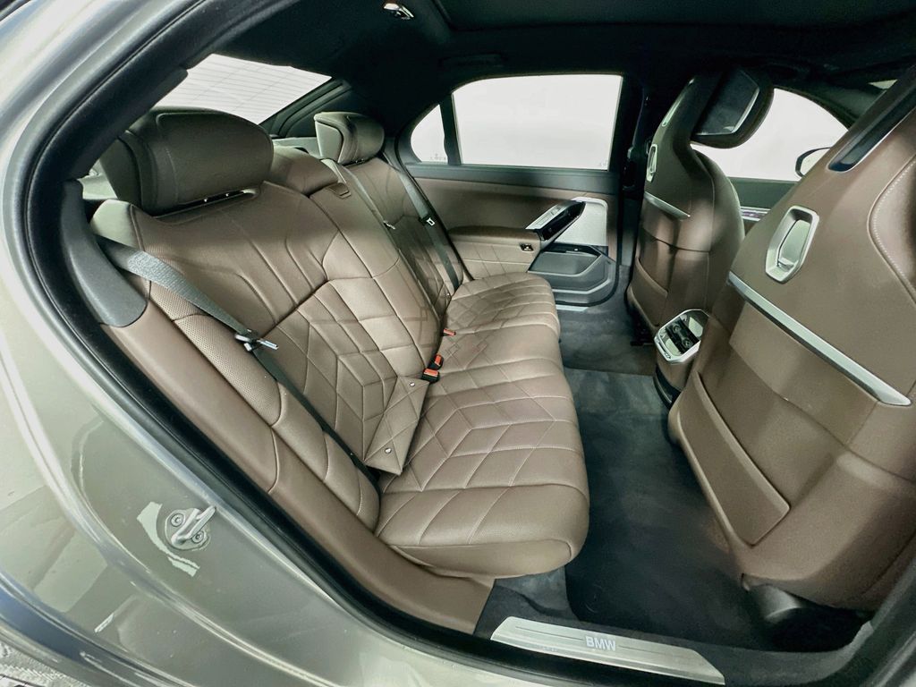 Thumbnail: 2024 BMW i7 - 27