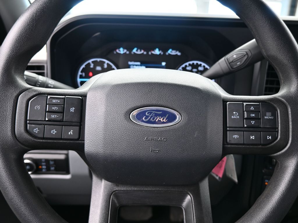 Used 2025 Oxford White Ford XLT image 26