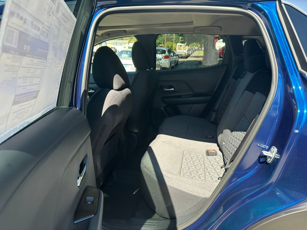 2025 Nissan Kicks SV