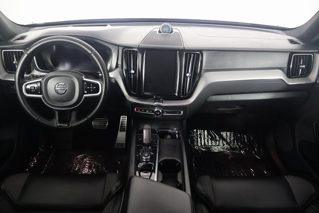 2022 Volvo XC60 Recharge Core 8