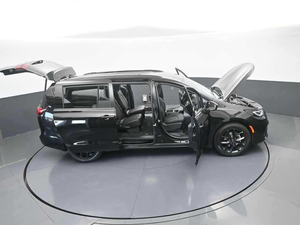 New 2026 Diamond Black Crystal Pearlcoat Chrysler Select image 69